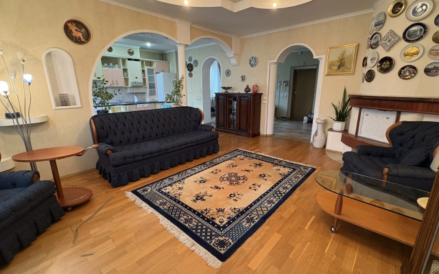 3-Kh Kvartira V Tsentre Goroda Flat