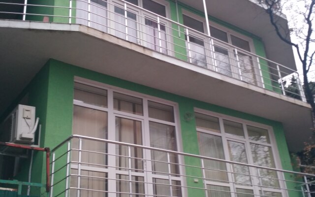 Na Maratovskoy Apartments