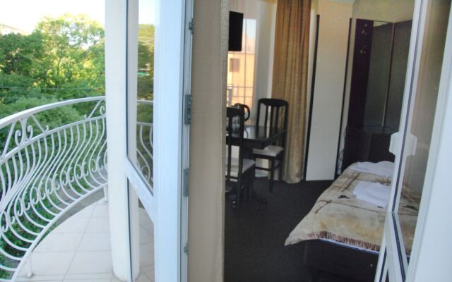 Persona Guest Hause
