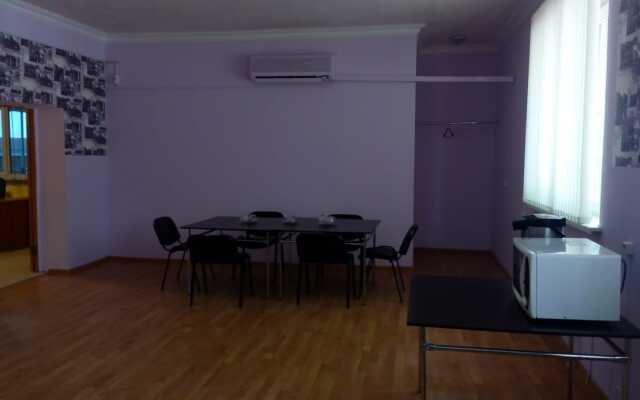 Teplichnyij Hostel