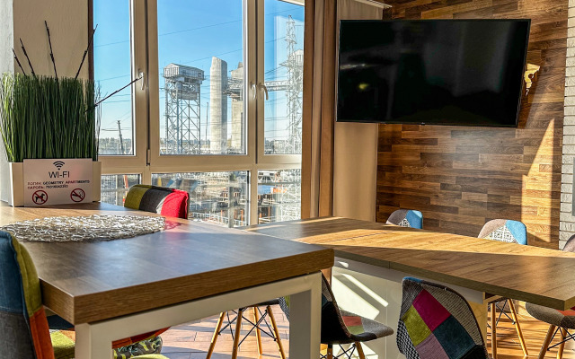 Апартаменты GEOMETRY - Просторная квартира с панорамным видом на реку в центре