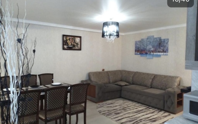 Pikhtoviy Mys 6 Apartments