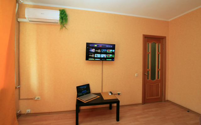 Na Pushkinskoy naberezhnoy Flat