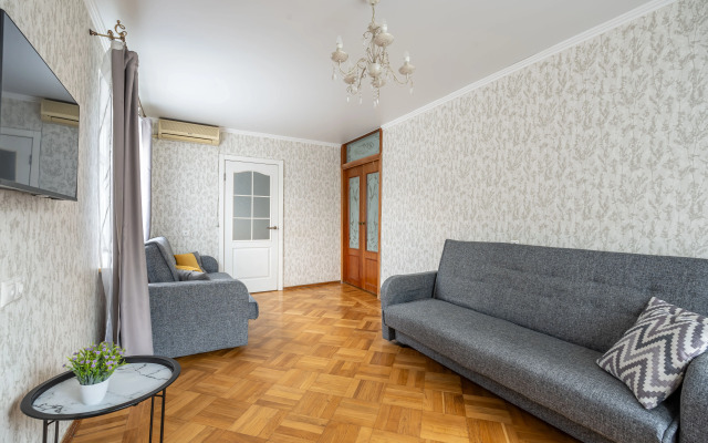 Trekhkomnatnaya Flat