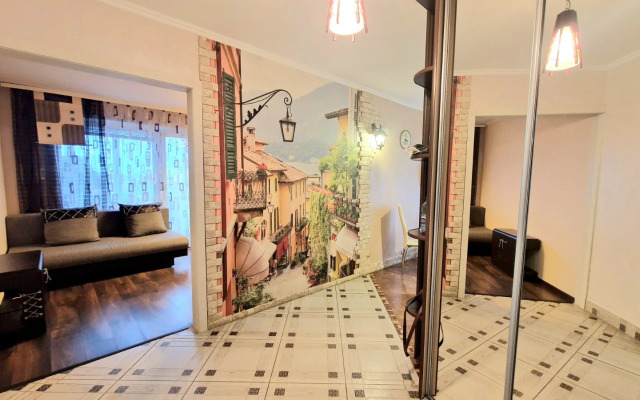 Bolshaya Chetyrekhkomnatnaya Kvartira Flat