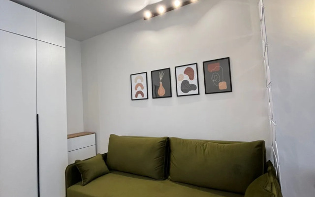 Stilnaya Kvartira V Tsentre Zapadnogo Flat