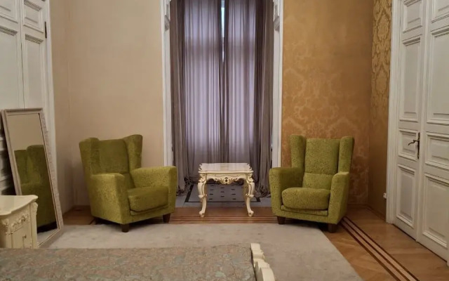 Izi Jiza Na Voskresenskoy Naberezhnoy 30 Apartments