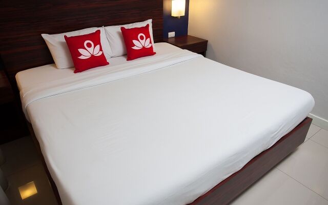 Отель ZEN Rooms Silom Soi 17