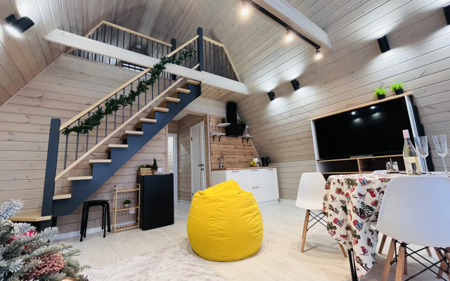 Lakeside lemon Chalet