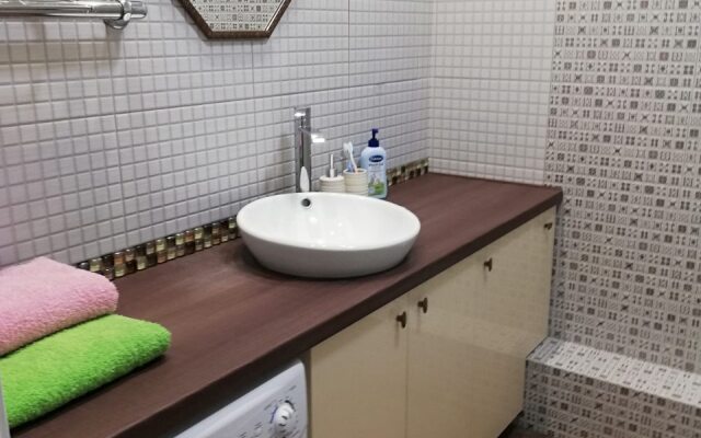 Uyutnaya Svetlaya Kvartira Okolo Metro Molodezhnaya Apartments