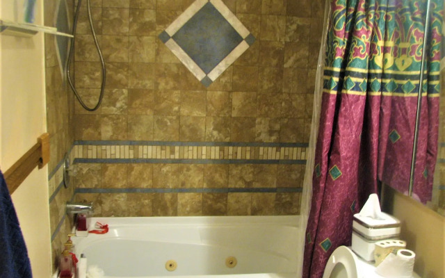 Bob Cinciruk Mini-Hotel