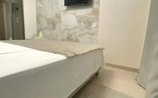 V 5 Minutakh Ot Morya Apartments