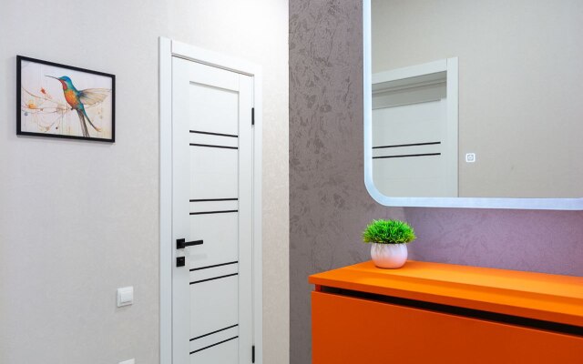 Kolibri Ryadom s Parkom Galitskogo Flat