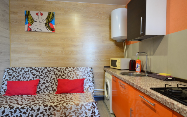 Na Naberezhnoy Na 9 Chelovek Flat