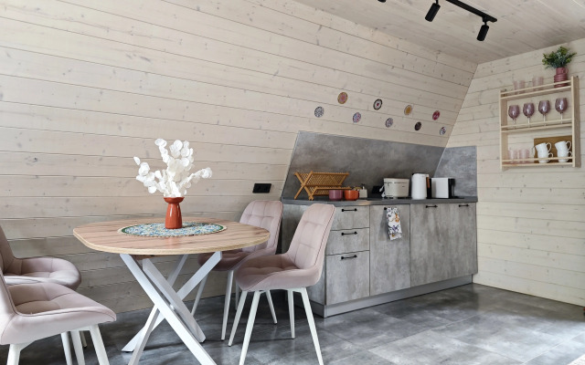 Частный дом Увеличенный А-фрейм Сад с баней и чаном