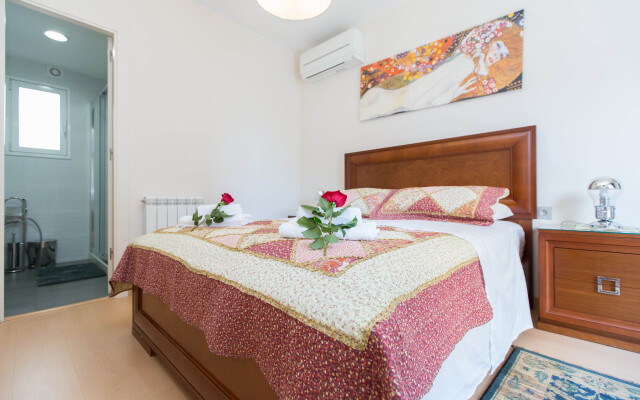 Апартаменты Golden Central Muntaner Stay Barcelona