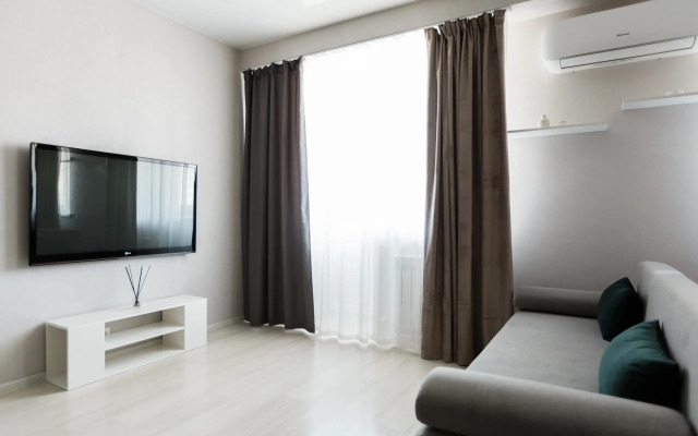 Prostornaya I Svetlaya V Tsentre Flat