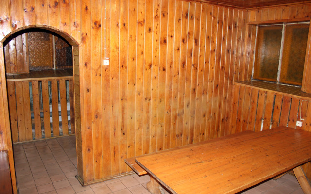 Pomestye Ampiala Hotel