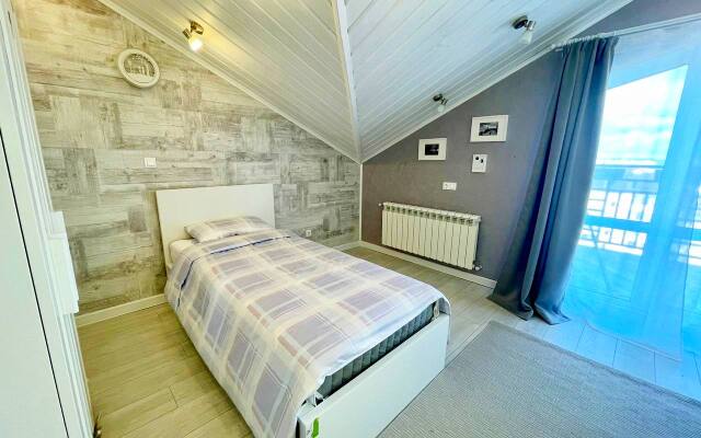 3-Kh Komnatnye 2-Kh Urovnevye Apartments