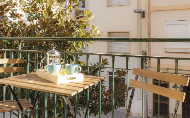 Elcano Apartments