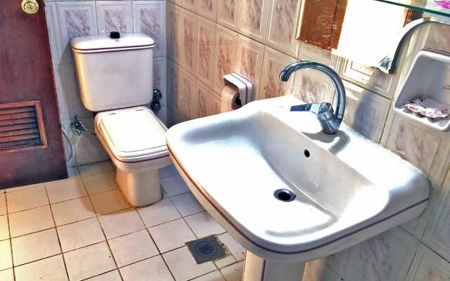 Gaddis Hotel, Suites and Apartments
