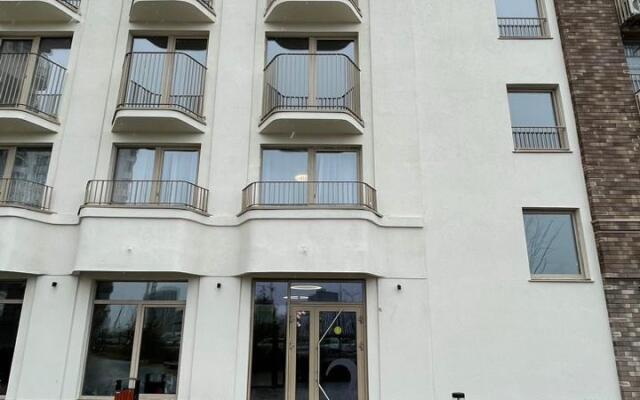 Evkalipt s Dizaynerskim Remontom v Sovremennom Rayone Apartments