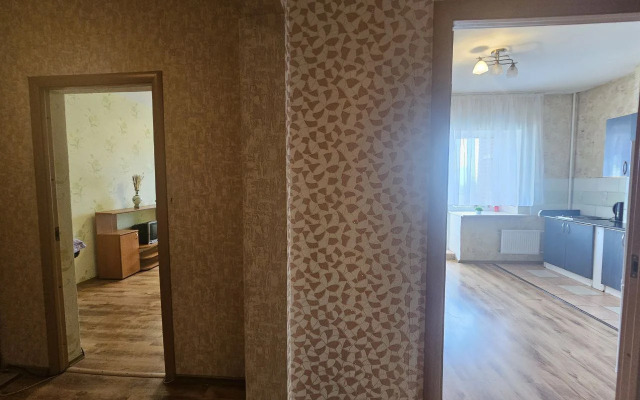Prostornaya Dvukhkomnatnaya Na 10 Etazhe Flat
