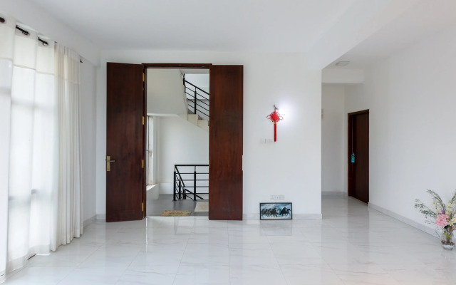 Отель Yoho White Fortress