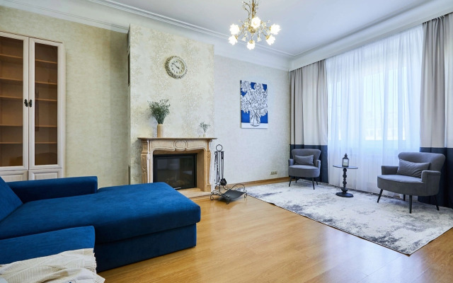 Квартира FlatStay Карповки 16| Большая видовая 4шка с камином