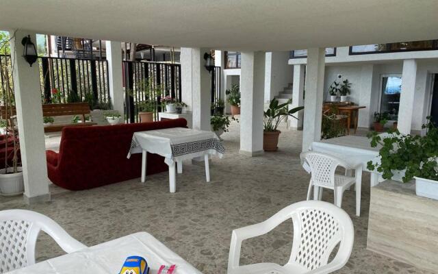 Elida Guest House