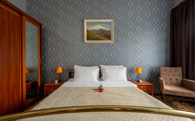Utomlennyie Solntsem Guest House