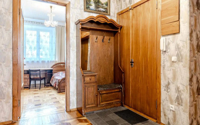 V Tikhom Tsentre Park Chelyuskintsev 4 Kom.kv. Flat