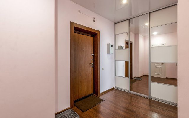 Kvartira Semeynaya S Vidom Na Bashnyu Gazprom Flat