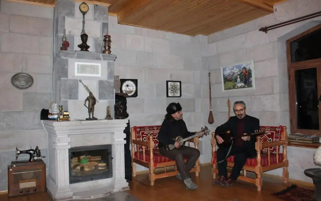 Lake Cildir Lodge Hotel