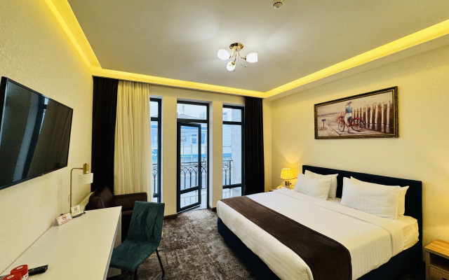 Garnet Mir Hotel