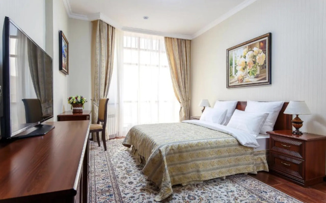 Alanda Hotel