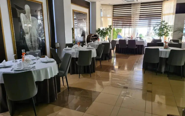 Arvi Hotel