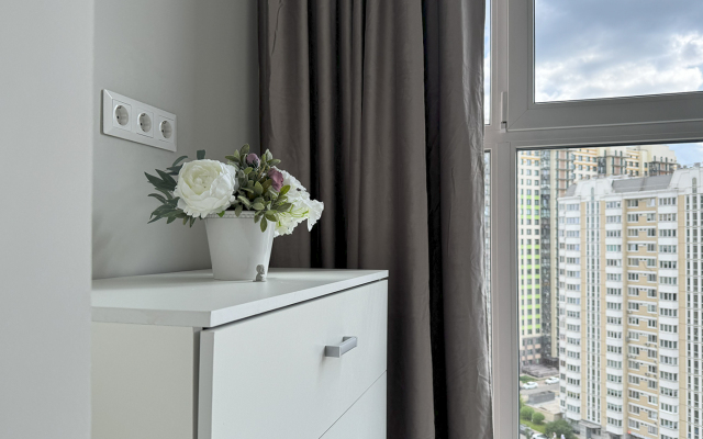 S Panoramnym Ostekleniem I Dizaynerskim Remontom Flat