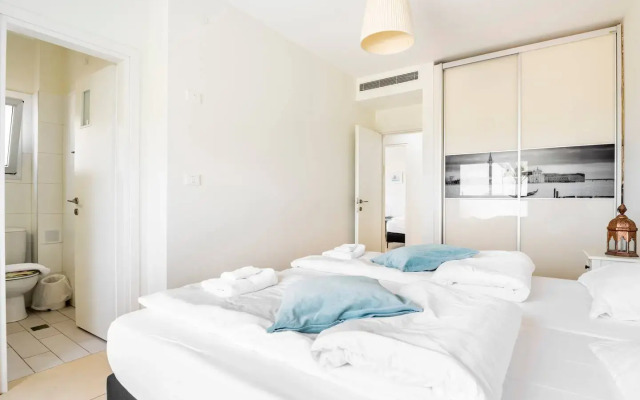 GW002 Gugel Waves Amazing Seaview & Garden Family Apartments Flat