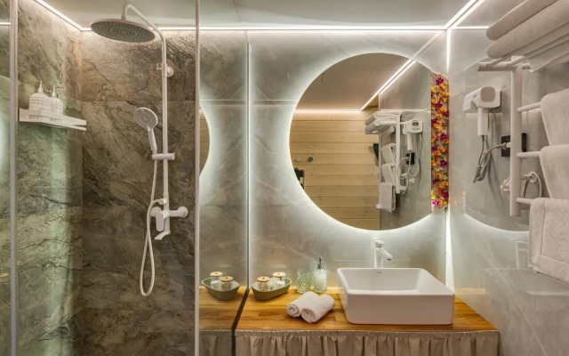 Частный дом Увеличенный А-фрейм Сад с баней и чаном