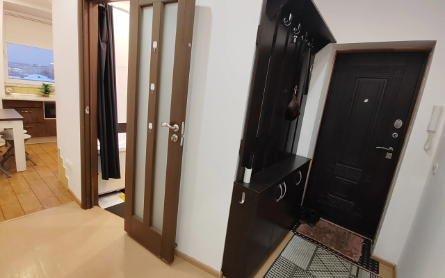 V Tsentre U Dramaticheskogo Teatra Flat