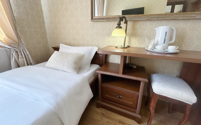 Living Quarters Elizaveta Na Ul.Ostrovskogo 25