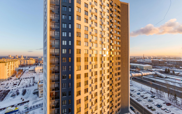 Апартаменты на Крестинского павлин