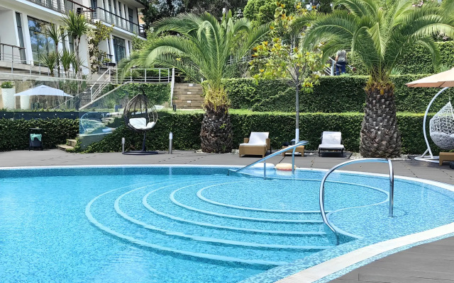 Частный дом Дом с бассейном