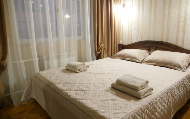 Den i Noch na Profsoyuznoy hotel