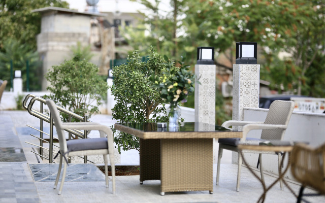 BLOOMTALYA Hotel