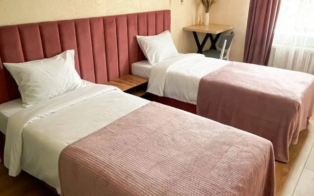 2kh Komnatnaya U Isaakievskogo Sobora Flat