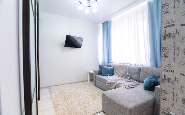 Uyutnaya Kvartira U Platonovskogo Parka Dlya 4kh Gostey Flat