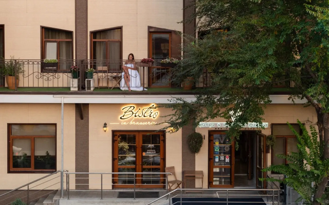 Отель V Hotel&Rooftop Lounge