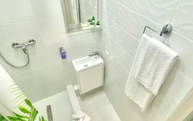 Apartamenty Studiya Malahit s Paryashchej Krovat'yu